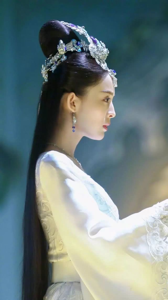 芭莎慈善晚宴捐款名单公布,杨幂捐的钱太让人