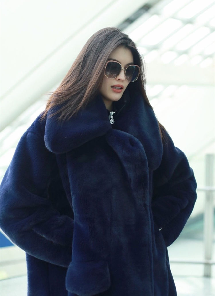 何穗也学孙怡貂皮大衣,贵妇又高级,实力版买家秀穿成了卖家秀
