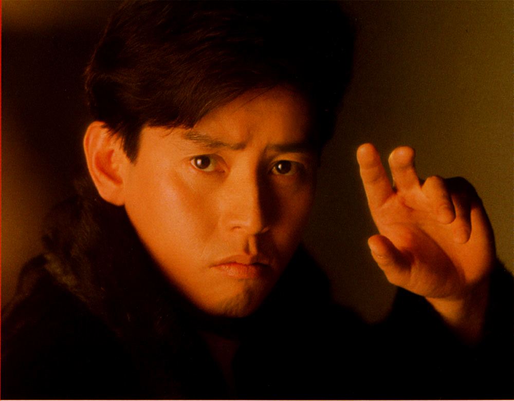 其实谭咏麟并不真的在哪所学校当过校长,而是从1984年开始他连续六年