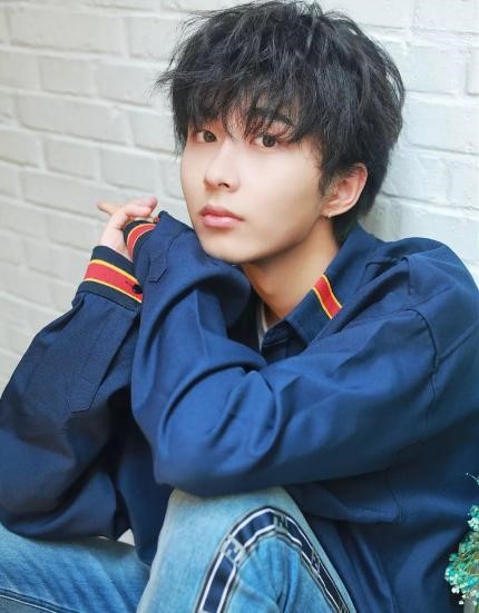 是电竞男神也是风云学长,想跟李歌洋谈一场三百年不分手的恋爱