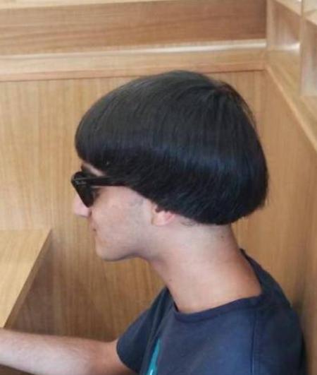 加拿大帅哥换了一个"西瓜皮"发型,很快走红网络,后面看受不了__财经