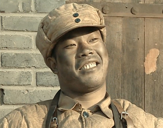 《亮剑》王有胜被5师的人揍了,为何放声大哭?段鹏:他是装的!