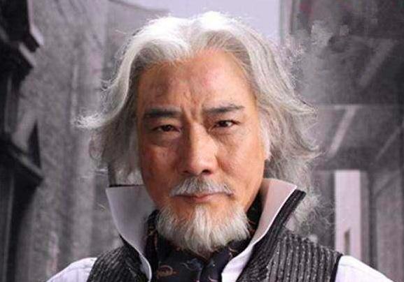 三,1950年出生于广东,现如今已经68岁了,是香港影视男演员.