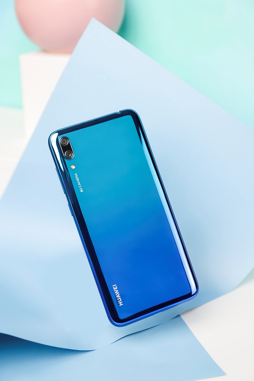 千元级渐变色新秀华为畅享9上市首销好评连连