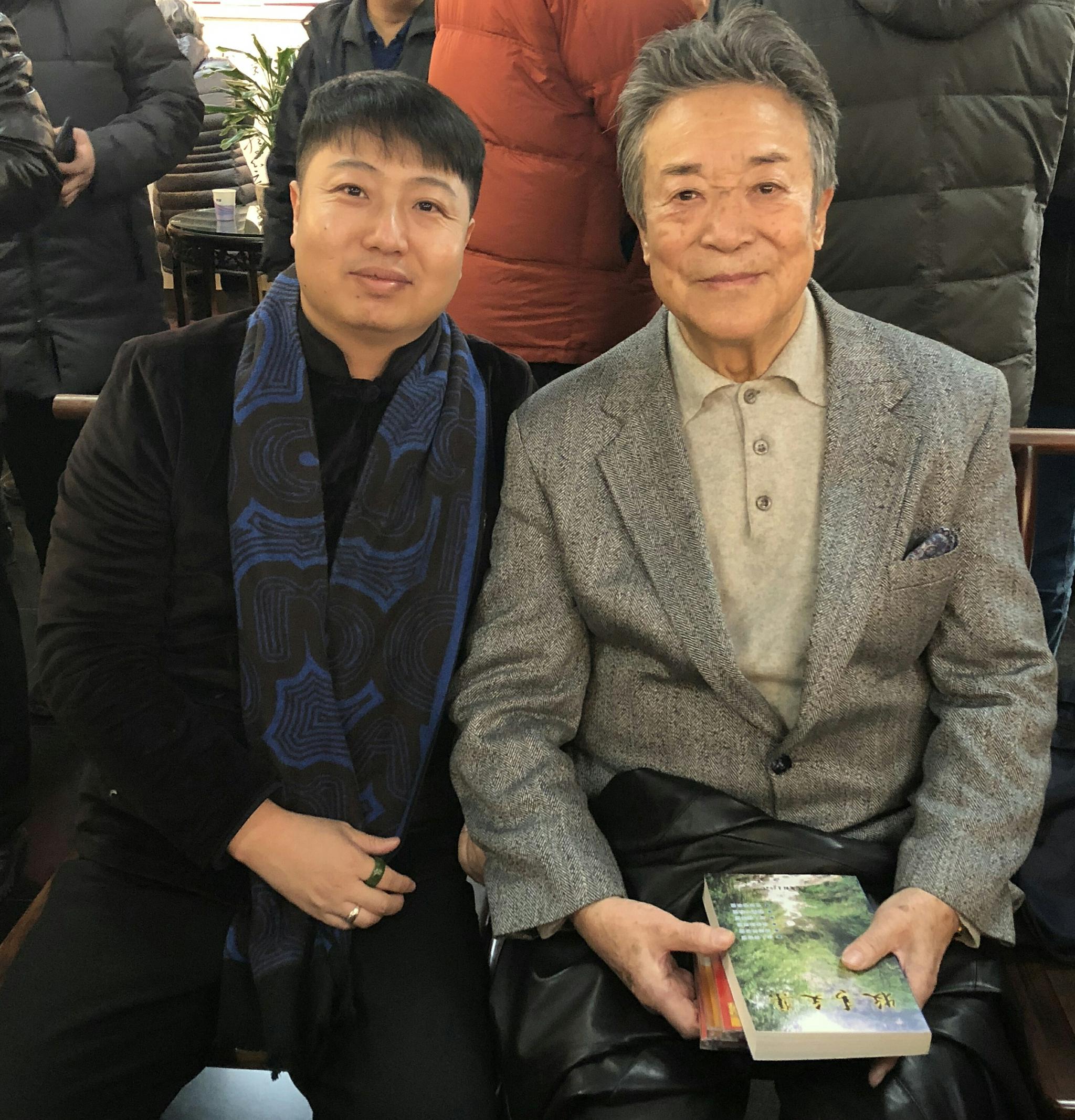 著名画家李亮与相声演员何云伟嘉宾留影:著名画家李亮与小品演员刘全