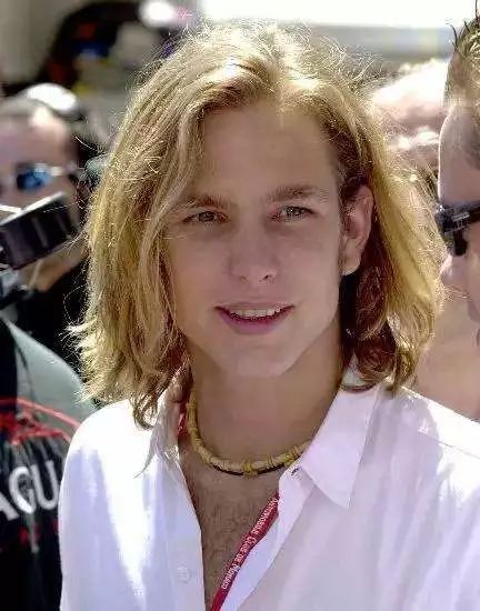 现在的摩纳哥公国元首是阿尔贝二世亲王,他是格蕾丝王妃的唯一的儿子.