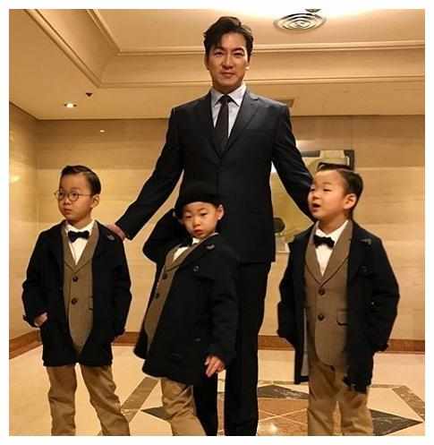 韩国宋家三胞胎长大了,变成长腿欧巴,网友:长大了依然是表情包