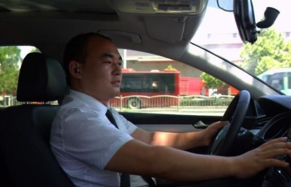 滴滴司机:每天开车14小时月入1.5万,扣掉费用,收入你想不到