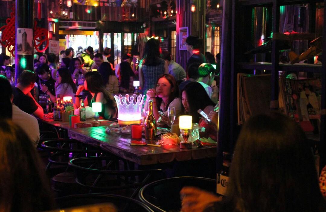 浙江古镇再加上酒吧一条街的加持网友不用猜我都知道是哪了