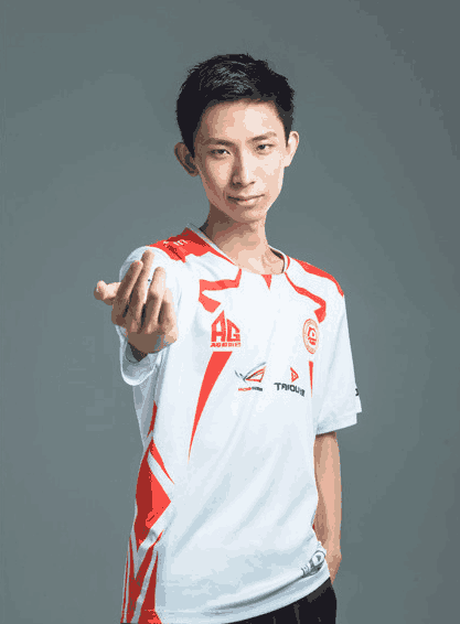 王者荣耀: 梦泪成为企鹅电竞首个殿堂级的选手, 网友: 应该给猫神