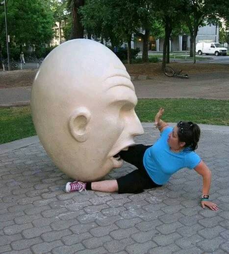 搞笑图片哈哈大妈你别把脚伸进去啊真是的