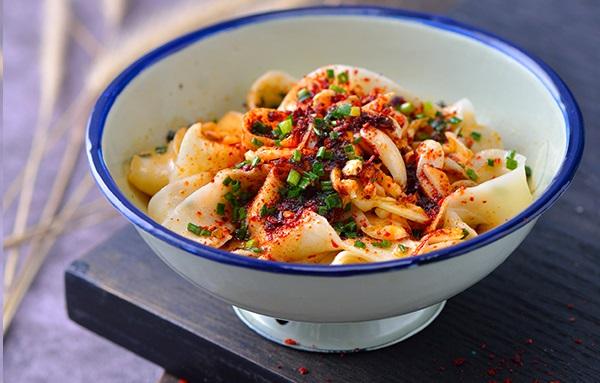 快手晚餐油泼刀削面,10分钟就上桌,做法简单,滋味不减!