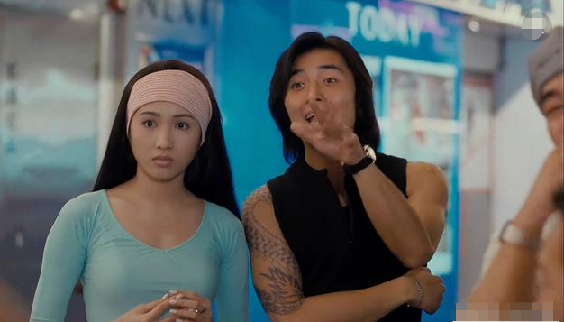 大家真正熟知的作品,应该就是黎姿出演的经典黑社会港片《古惑仔》了