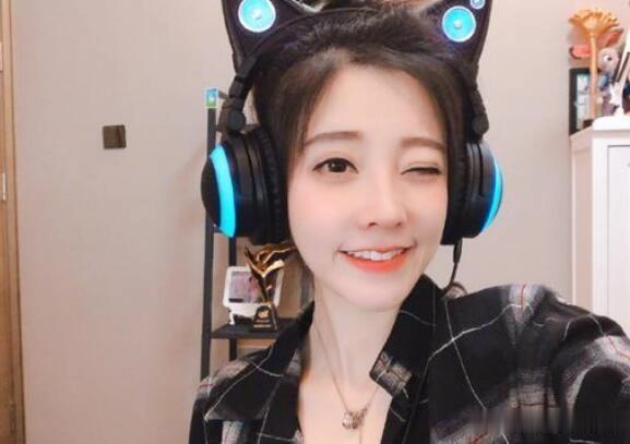 斗鱼再曝黑料头牌主播被暗指道德问题把搞过的土豪聚在一桌