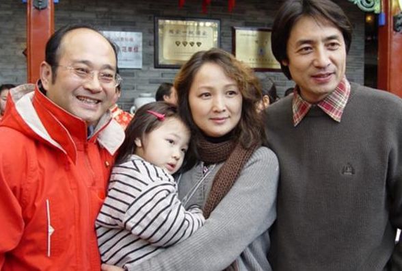 曾高考成绩全国第一,今与妻子低调恩爱惹人羡|吴晓东|高考成绩|导演