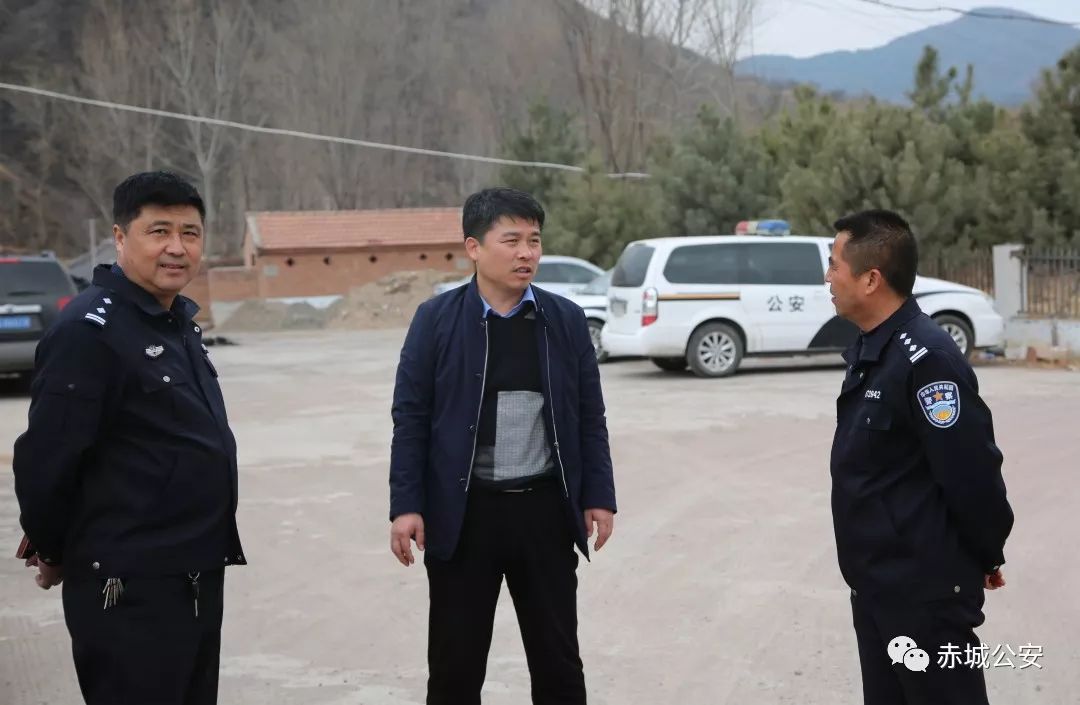 河北赤城副县长和公安局长深入检查站慰问一线执勤民警!