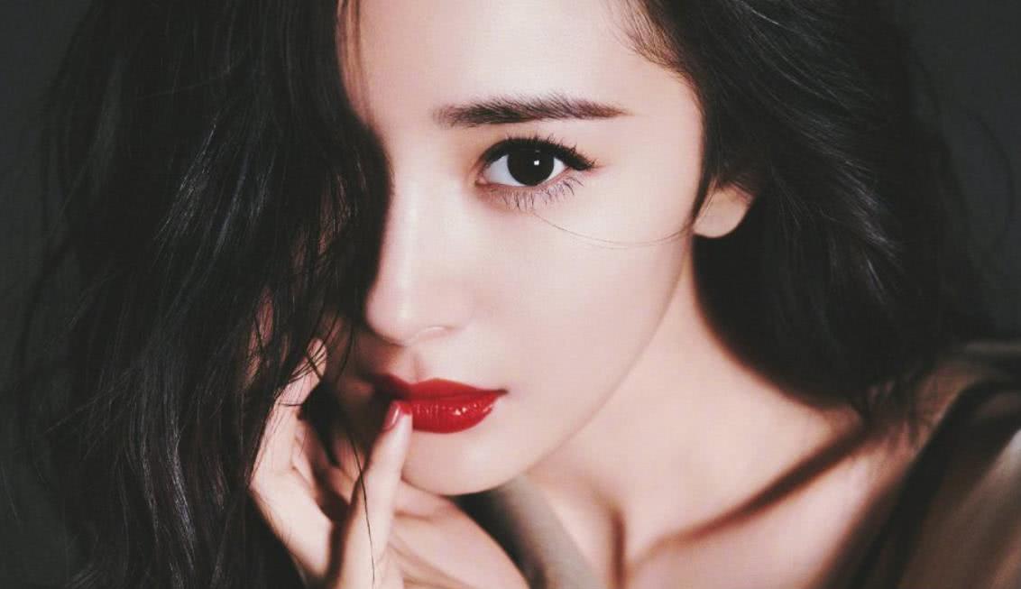 杨幂颜值回春cosplay女仆皮肤细腻红润造型少女感满满