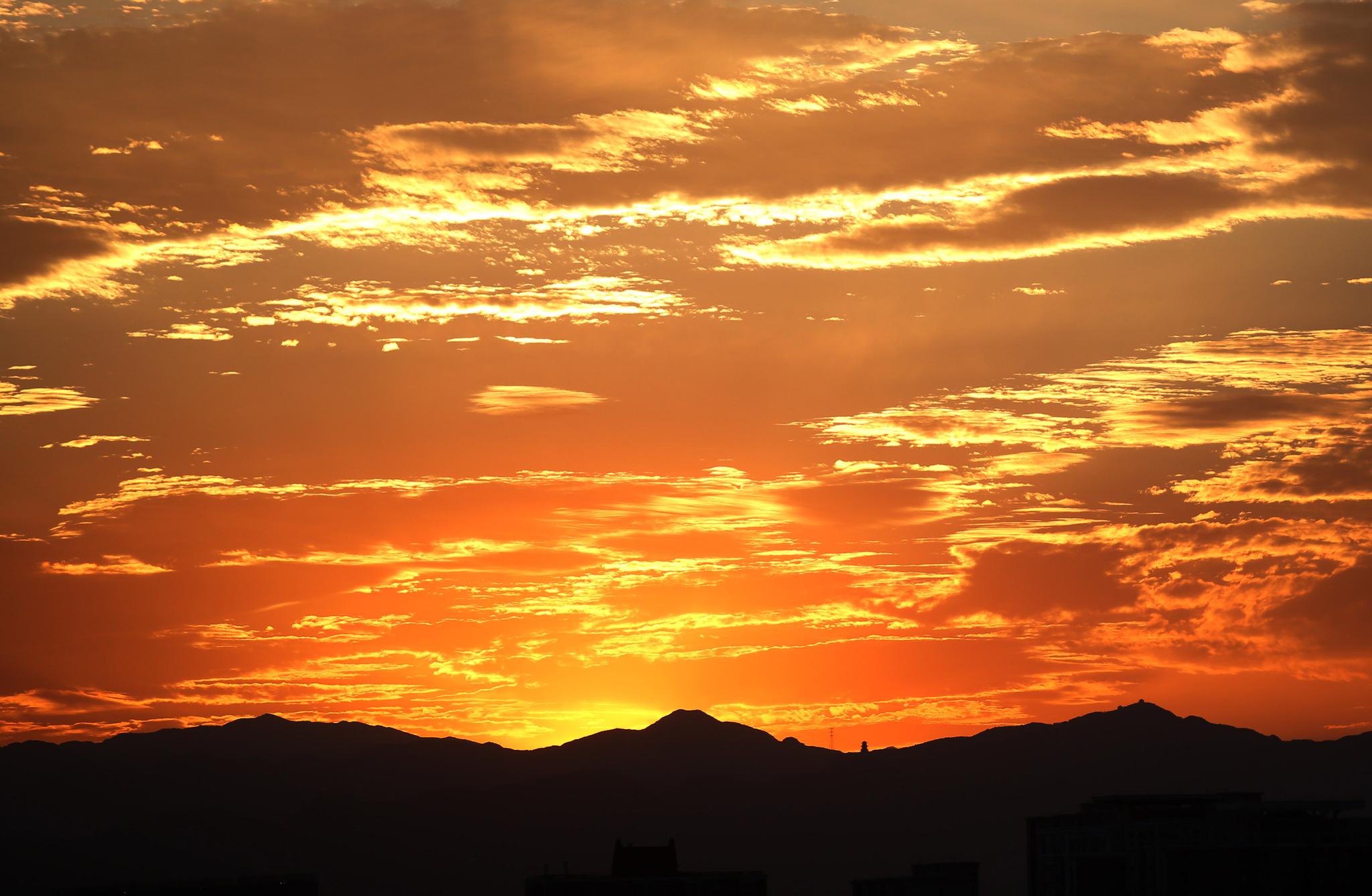 醉美夕阳染红北京天际线500多米中国尊换新颜