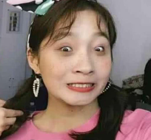 国民闺女关晓彤玩抖音故意扮丑,特效关掉后,网友:鹿晗有眼光