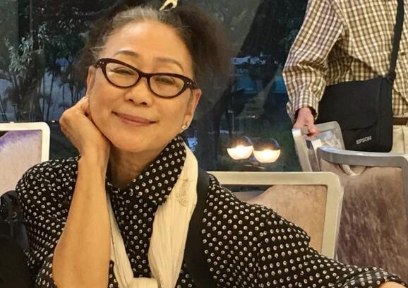 梅超风71岁近照曝光 笑容和蔼一脸慈祥