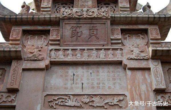 旌表门庭(旌是一种形制特别的旗帜),匾表家门,悬榜闾门等各种表彰形式