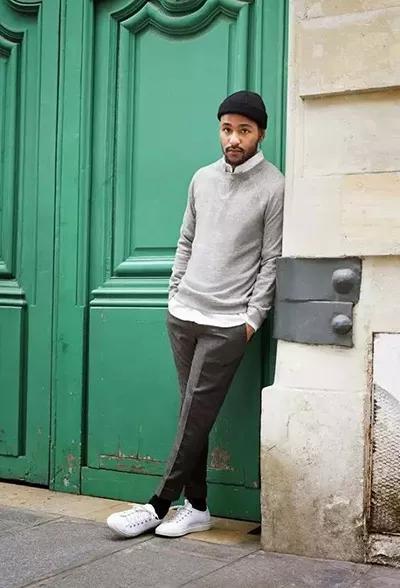 卫衣搭配衬衫示范 让你轻松演绎潮男范