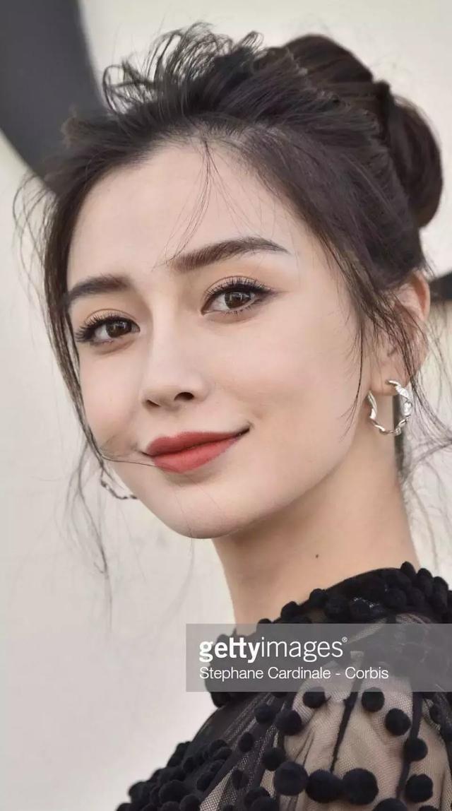 当红流量近景大头贴, 刘昊然皮肤太写实, 蔡徐坤比想象中俊秀很多