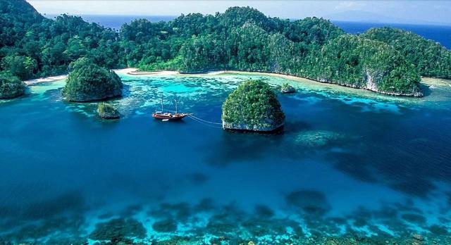 四王群岛位于新几内亚岛的西面,亚洲和大洋洲交汇处的由1500