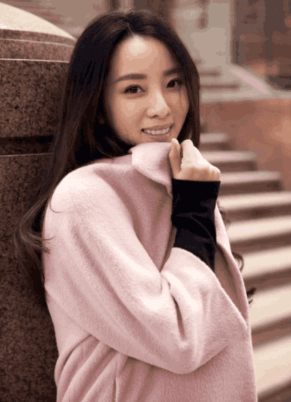 央视主持人李思思的老公是谁? 前同事阿忆一语道破真相!