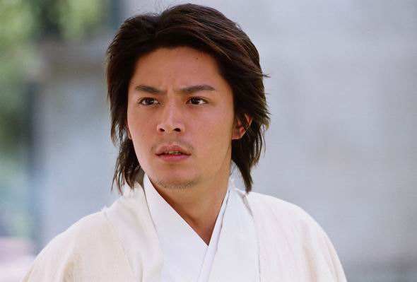 《天下第一》已经13年了, 李亚鹏热衷公益, 而他已有一对儿女!