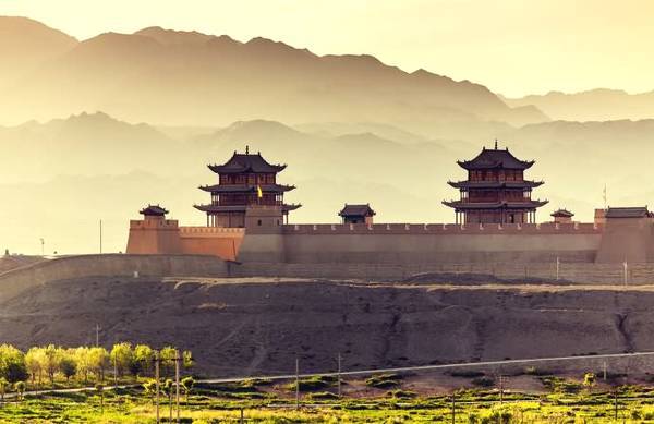 中国规模最大的关隘被誉为天下第一雄关的嘉峪关雄姿