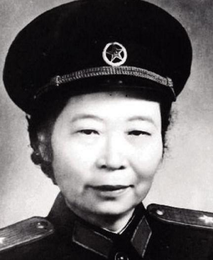 最传奇的开国女将军曾假扮新娘巧夺敌人枪为不当俘虏英勇跳崖