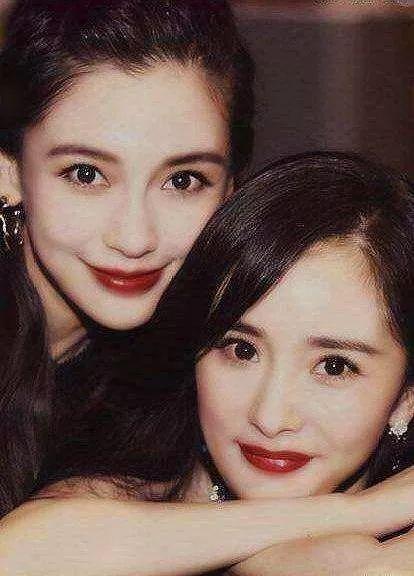 双杨再现塑料姐妹情,为张艺谋的影片资源开始互撕?杨幂:好着呢