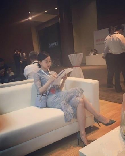 国乒马龙娇妻曝光!"龙队"出征公开赛,校花妻子罕见大晒自拍照