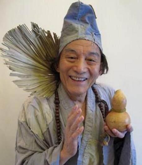 演过"济公"的4个演员,图1经典,图3荒唐,但图4是来搞笑的吗?