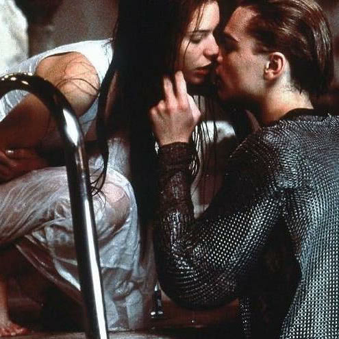 二十年后,克莱尔接受了一个专访,曝出了自己为什么这么讨厌小李子的