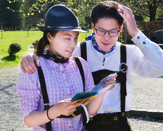 霍启刚未婚前的初恋,门当户对的豪门千金,身材高挑,气质出众