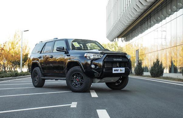 丰田还有一款霸气的越野车拉风程度不输陆巡人们称它超霸