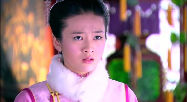 《美人无泪》,这是她演艺事业上的一个小高峰,她在剧中饰演的董鄂宛宁