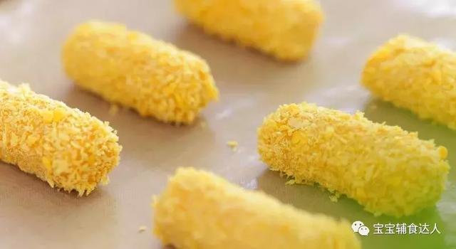 8. 均匀裹上面包糠.