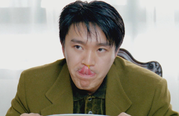 他是喜剧之王,为拍戏吃避孕套,如今新戏未播已扑街