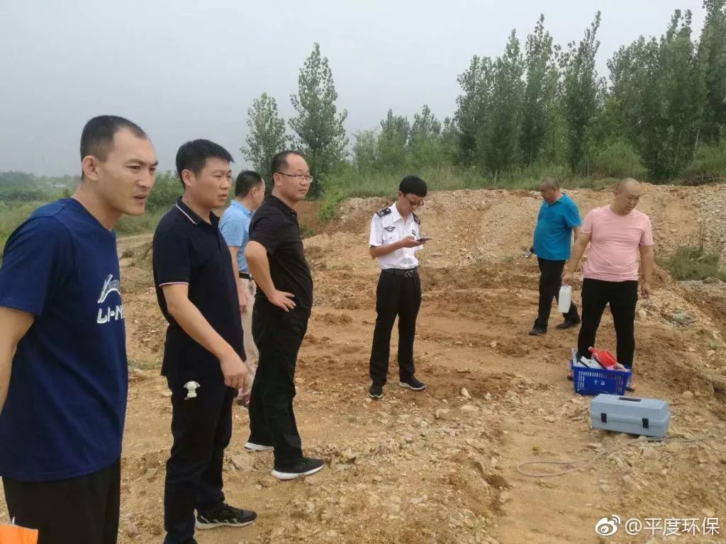 据调查,洗蒜加工点负责人是董明光,于2018年8月1