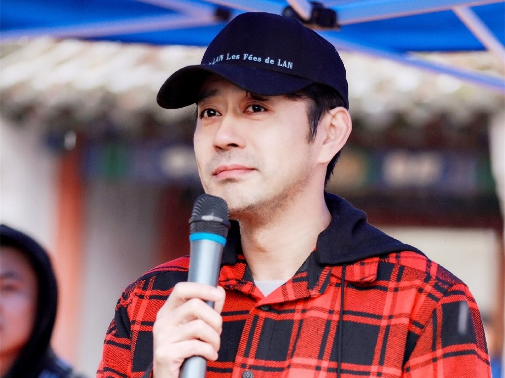 盛紘扮演者刘钧在线追剧,头像从红狼变成土拨鼠,大叔太可爱了