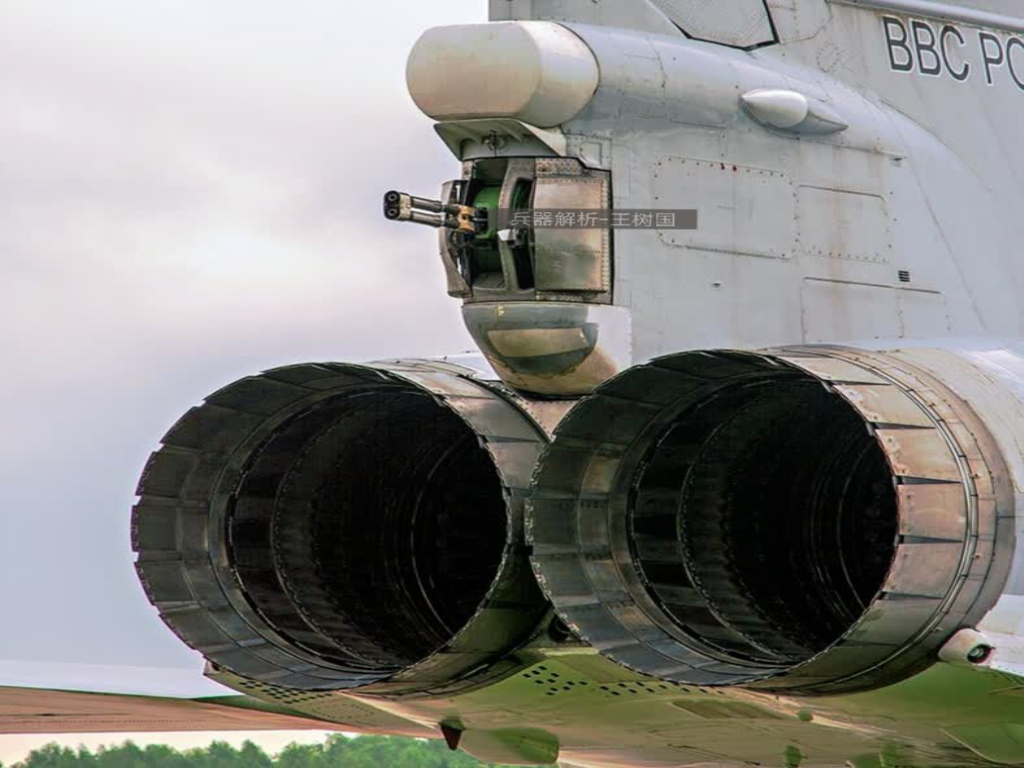 俄罗斯图22m3轰炸机部署东欧!现役98架,载弹量等于两架轰6k