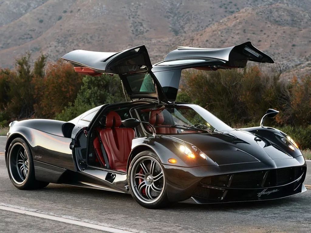 怎么样开3000万的豪车装逼?网友:看看这位任性的土豪大哥吧