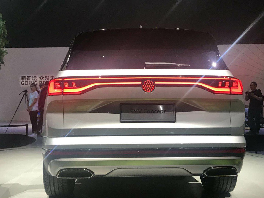 实拍大众suv之夜发布一汽大众轿跑suv贯穿式尾灯亮了