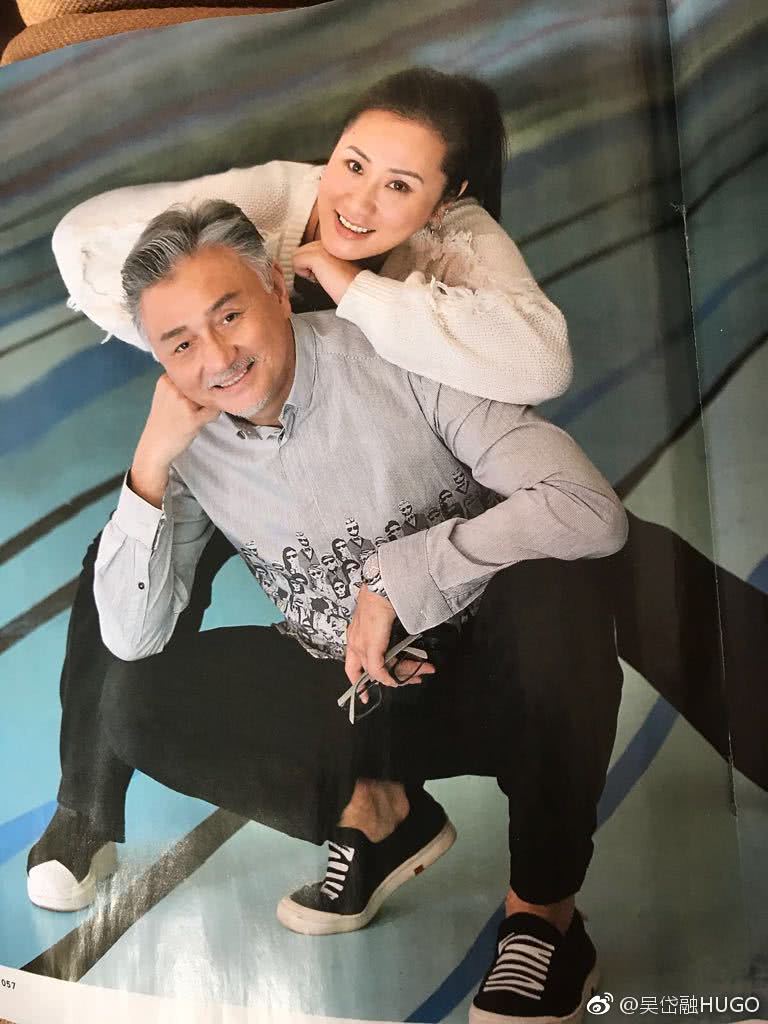 老婆比他小5岁,如今结婚23年,老婆还美如少女,而他满头白发|吴岱融|钟