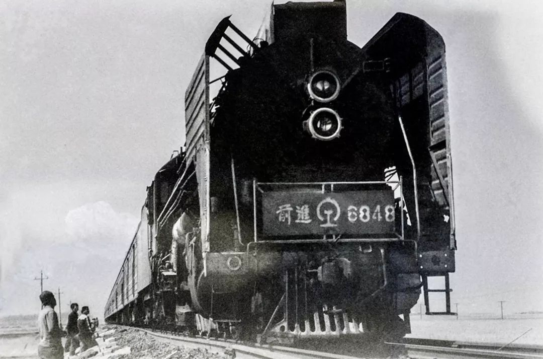 干线货运机车是中国第一种自主设计的1956年9月试制成功"前进型"蒸汽