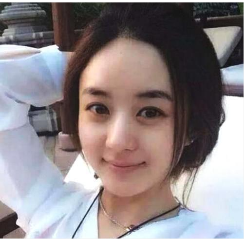 赵丽颖怀孕后的自拍照,素颜出镜状态好,网友却调侃看见贾玲?