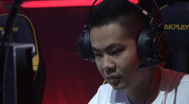 lol:工地搬砖的4个年轻人,一转眼就成了年薪千万的大主播|主播|李赣